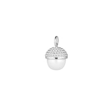 Load image into Gallery viewer, CU JEWELLERY PEARL BUBBLE PENDANT SILVER  En fin inspiration från naturen ser vi här i formen av ett ekollon, där pärlan fått en fin hatt i silver eller guld.