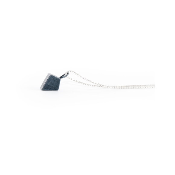 DOROTHEAS JEWELRY-TRON SKÖLD MINI-HALSBAND