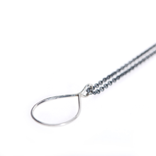 Load image into Gallery viewer, DOROTHEAS JEWELRY-HOPPETS TÅRAR-HALSBAND-SILVER