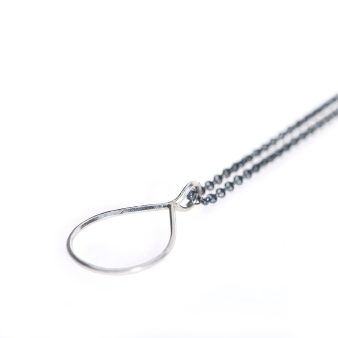 DOROTHEAS JEWELRY-HOPPETS TÅRAR-HALSBAND-SILVER