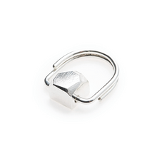 Load image into Gallery viewer, DOROTHEAS JEWELRY RÄTTFÄRDIGHETENS PANSAR RING