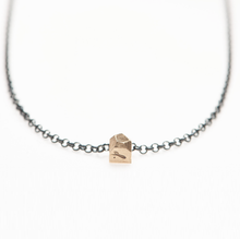 Load image into Gallery viewer, DOROTHEAS JEWELRY RÄTTFÄRDIGHETENS PANSAR HALSBAND GULD