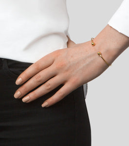 Syster P Strict bangle armband i guld
