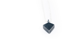 Load image into Gallery viewer, DOROTHEAS JEWELRY TRON SKÖLD MINI HALSBAND
