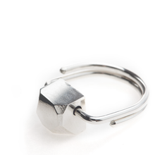 Load image into Gallery viewer, DOROTHEAS JEWELRY RÄTTFÄRDIGHETENS PANSAR RING