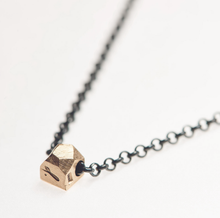 Load image into Gallery viewer, DOROTHEAS JEWELRY RÄTTFÄRDIGHETENS PANSAR HALSBAND GULD