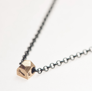 DOROTHEAS JEWELRY RÄTTFÄRDIGHETENS PANSAR HALSBAND GULD
