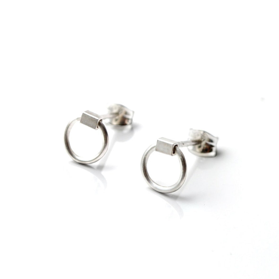 LA TERRA JEWELRY DAINTY STUD CUBOID