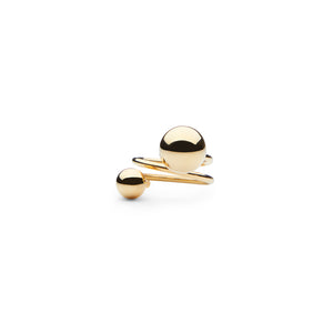 CU JEWELLERY GLOBE BIG RING GOLD Celabrate Globe - En lekfull tolkning av jordgloben som fanns i alla klassrum på 70-talet.