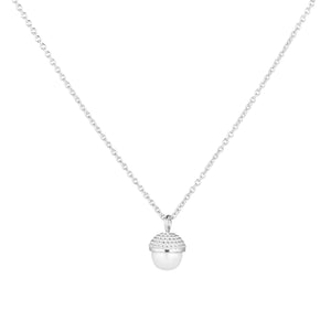 CU JEWELLERY PEARL BUBBLE LONG NECKLACE SILVER En fin inspiration från naturen ser vi här i formen av ett ekollon, där pärlan fått en fin hatt i silver eller guld.