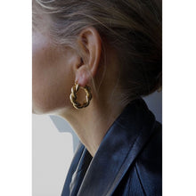 Load image into Gallery viewer, CU JEWELLERY VICTORY BIG TWIN EAR GOLD