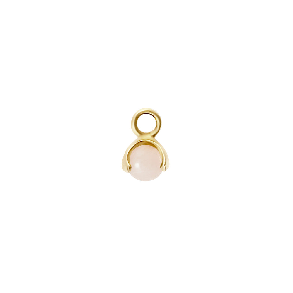 CU JEWELLERY LETTERS STONE 10 ROSE QUARTZ PENDANT GOLD Art nr: 2227621001 En söt liten berlock som passar till alla CU´s letters kedjor och creoler. Är månadssten för Oktober. 