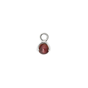 CU JEWELLERY LETTERS STONE 1 RED GARNET PENDANT SILVER Art nr: 2227671001  En söt liten berlock som passar till alla CU´s letters kedjor och creoler. Är månadssten för januari. 