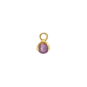 CU JEWELLERY LETTERS STONE 2 AMETHYST PENDANT GOLD Art nr: 2227622001 En söt liten berlock som passar till alla CU´s letters kedjor och creoler. Är månadssten för februari. 