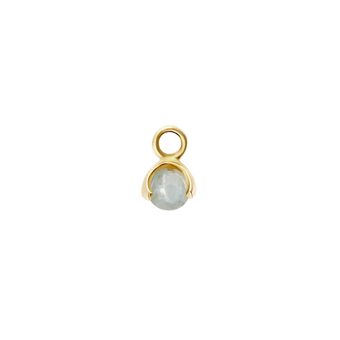 CU JEWELLERY LETTERS STONE 3 AQUAMARINE PENDANT GOLD Art nr: 2227623001 En söt liten berlock som passar till alla CU´s letters kedjor och creoler. Är månadssten för Mars. 