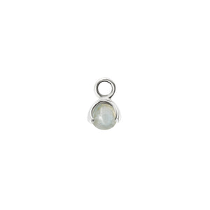 CU JEWELLERY LETTERS STONE 3 AQUAMARINE PENDANT SILVER Art nr: 2227673001 En söt liten berlock som passar till alla CU´s letters kedjor och creoler. Är månadssten för Mars. 