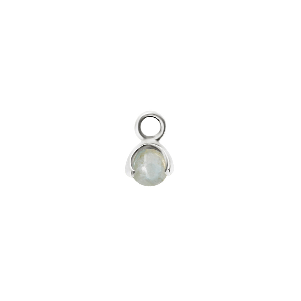 CU JEWELLERY LETTERS STONE 3 AQUAMARINE PENDANT SILVER Art nr: 2227673001 En söt liten berlock som passar till alla CU´s letters kedjor och creoler. Är månadssten för Mars. 