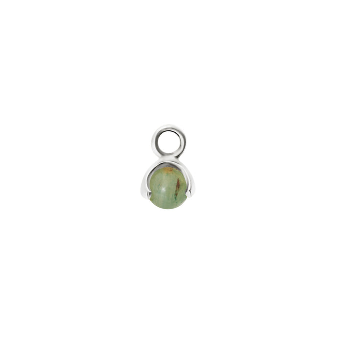 CU JEWELLERY LETTERS STONE 5 AVENTURINE PENDANT SILVER Art nr: 2227675001 En söt liten berlock som passar till alla CU´s letters kedjor och creoler. Är månadssten för Maj. 