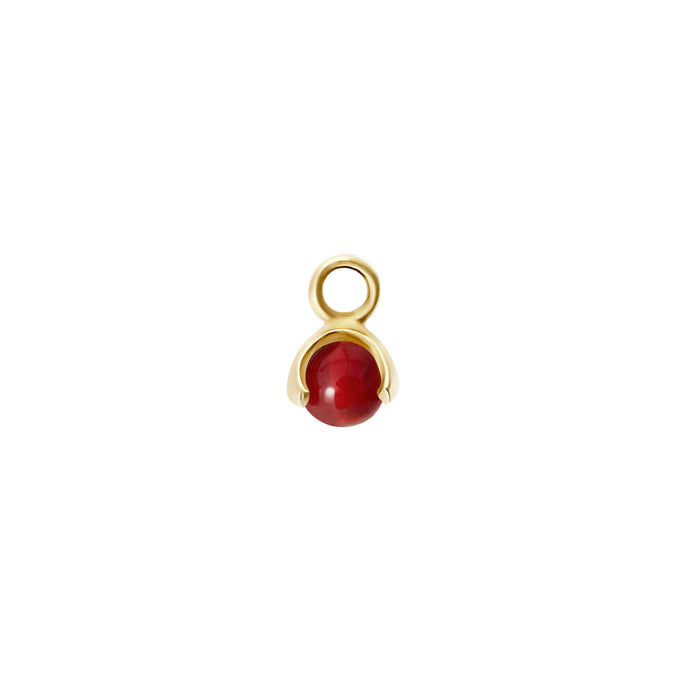 CU JEWELLERY LETTERS STONE 7 CARNELIAN PENDANT GOLD Art nr: 2227627001 En söt liten berlock som passar till alla CU´s letters kedjor och creoler. Är månadssten för Juli. 