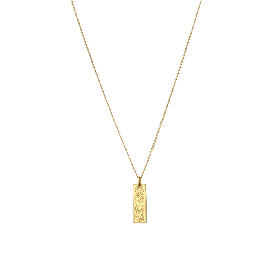 SYSTER P KRISTINE SQUARED PENDANT GOLD NECKLACE Art nr: NG1289  Rektangulär berlock med fint blommönster. Designad för Syster P av norska influencern Kristine Ullebø.