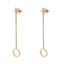 Load image into Gallery viewer, LA MAISON BAGATELLE FLOWER EARCUFF GOLD En enda liten blomma med kedja som förbinder den med en ear cuff.  Redigera alternativ text