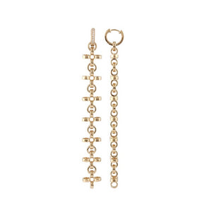 PANTOLIN CROSS CHAIN EARRINGS GOLD Elegant och välarbetade örhängen från Pantolin. Den lilla creolen som även kan användas separat är dekorerad små stenar, länkarna är formade som små kors.