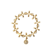 Load image into Gallery viewer, PANTOLIN CROSS CHAIN BRACELET GOLD Elegant och välarbetad armlänk från Pantolin. Länkarna är formade som små kors och knäpps med ett diskret lås.