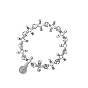 PANTOLIN CROSS CHAIN BRACELET SILVER Elegant och välarbetad armlänk från Pantolin. Länkarna är formade som små kors och knäpps med ett diskret lås.