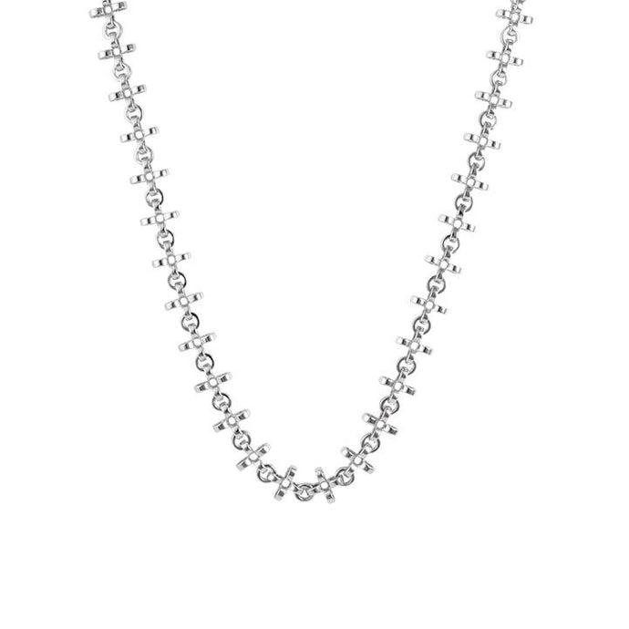 PANTOLIN CROSS CHAIN NECKLACE SILVER LONG Elegant och välarbetad halslänh från Pantolin. Länkarna är formade som små kors och knäpps med ett diskret lås.