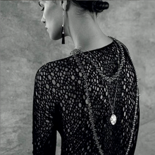 Load image into Gallery viewer, PANTOLIN FINE JEWELLERY CROSS CHAIN NECKLACE SHORT Elegant och välarbetad halslänh från Pantolin. Länkarna är formade som små kors och knäpps med ett diskret lås.