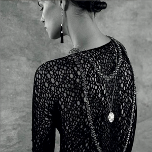 PANTOLIN FINE JEWELLERY CROSS CHAIN NECKLACE SHORT Elegant och välarbetad halslänh från Pantolin. Länkarna är formade som små kors och knäpps med ett diskret lås.