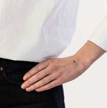 Load image into Gallery viewer, SYSTER P DAZZLE BRACELET SILVER Härligt gnistrande armband i sterling silver med infattade halvädelstenar.