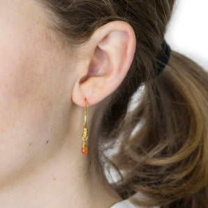 SYSTER P MINI TEARDROP ÖRHÄNGEN GULD