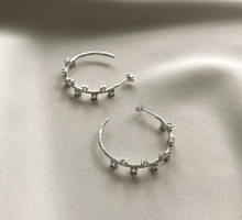 Load image into Gallery viewer, CU JEWELLERY CUBIC HOOP EAR SILVER
