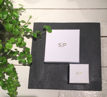 Load image into Gallery viewer, SYSTER P BELOVED LETTER S GOLD