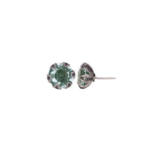 YVONE CHRISTA TULIP EARRINGS L, AQUA LEMURIA Elegant klassiska örhängen vintagestil med en gnistrande facettslipad Aqua Lemuria som sitter i en handgjord filigranmönstrad tulpanfattning. 