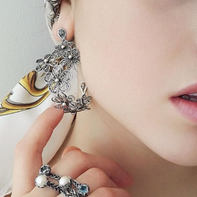 Load image into Gallery viewer, YVONE CHRISTA NY LARGE FLOWER MEDOW HOOPS