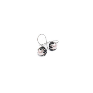 YVONE CHRISTA TULIP HOOK PETITE EARRINGS, PINK PEARL E235H